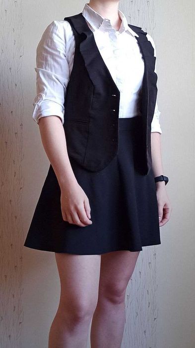 Чорна шкільна спідниця