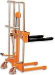 Stacker empilhador monta-cargas manual GAYNER eleva 400 kgs a 1,20 mt