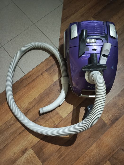 Odkurzacz Amica 2100w