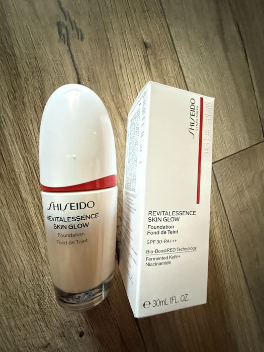 Продаю  тональний крем Shiseido Revitalessence Skin Glow 330 bamboo