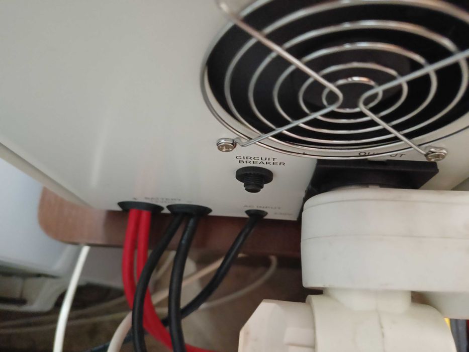 Бесперебойник  с аккумулятором