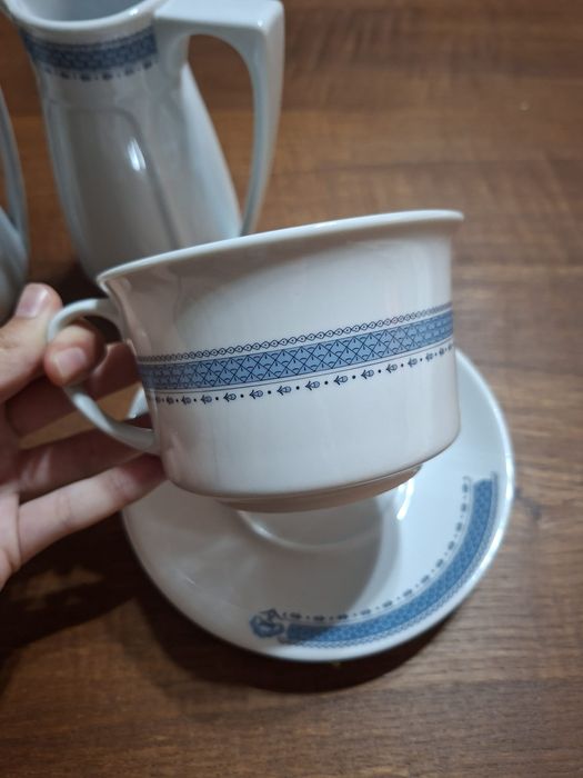 Conjunto de almoçadeiras e leiteiras