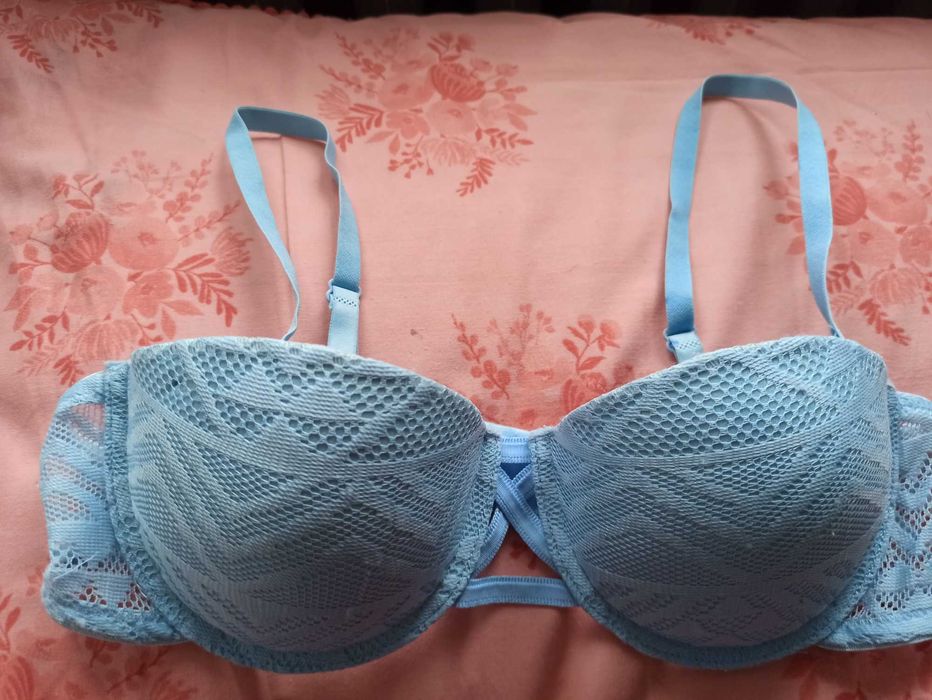 Błękitny biustonosz