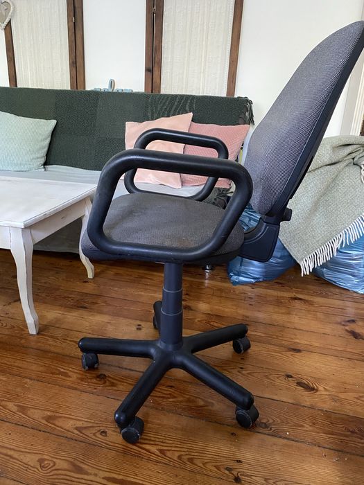 Krzesło biurowe na kółkach