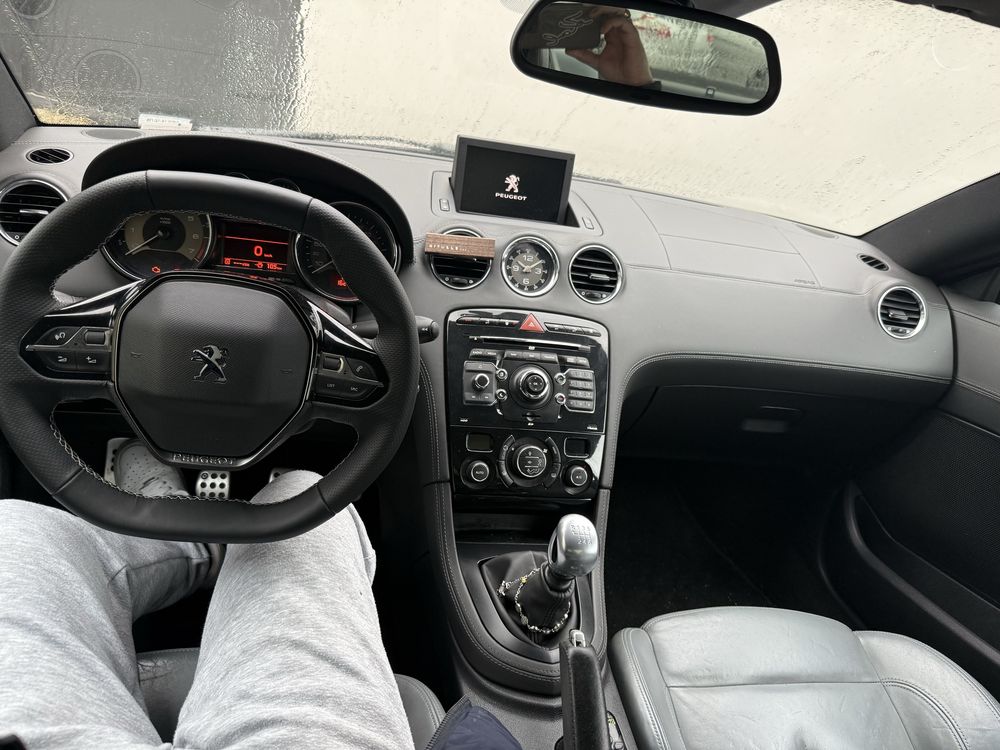 Peugeot RCZ como novo.
