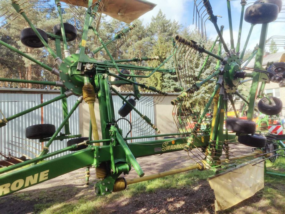 Zgrabiarka 2- karuzelowa KRONE SWADRO 810 do boku 6,5 m.