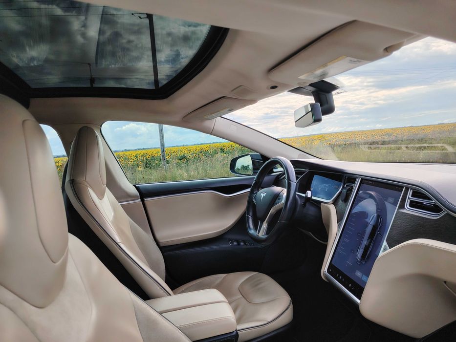 Tesla Model S 2014