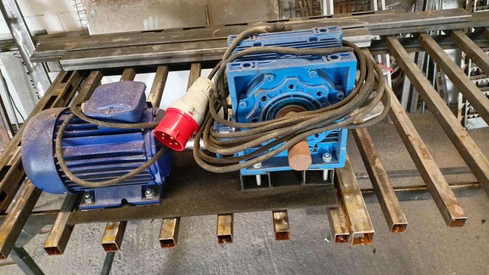 Przekładnia kątowa,motoreduktor.