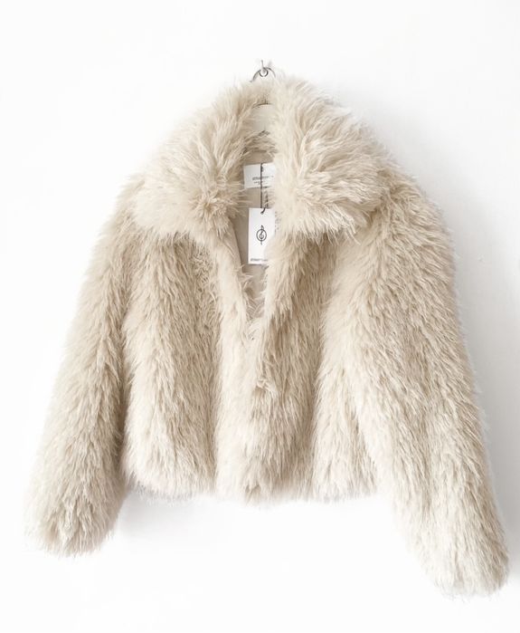 viralowe krótkie futerko Stradivarius nowe z metkami futro ecru