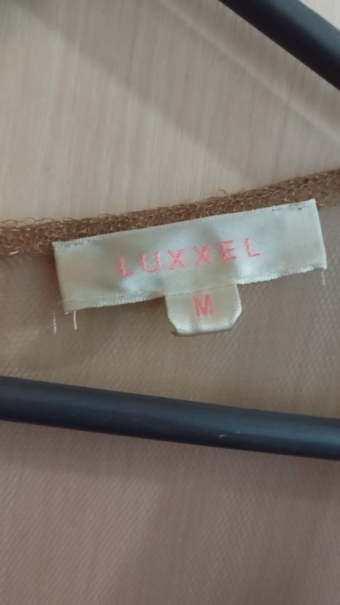 Платье в сеточку с кружевом Luxxel
