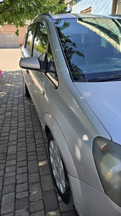 Opel Zafira B 1.9 CDTI Економна та простора сімейна

2

Машина