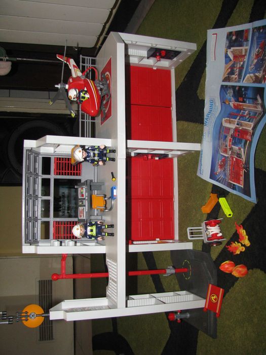 Remiza straż pożarna playmobil z wyposażeniem helikopter fire station