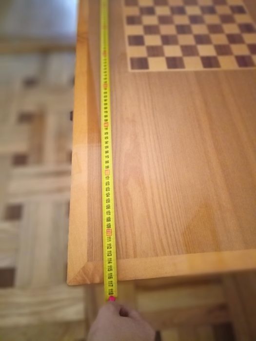 Stolik kawowy PRL „Kalwarianka”, lata 70., blat z szachownicą