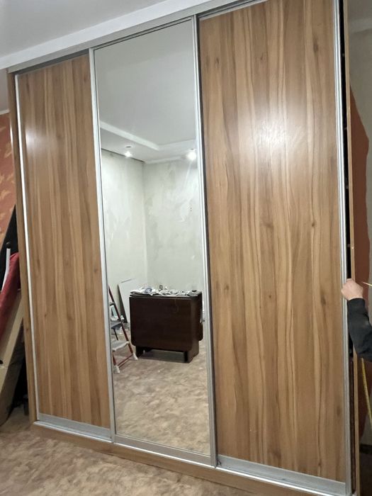 Шафа- купе із вбудованим дзеркалом