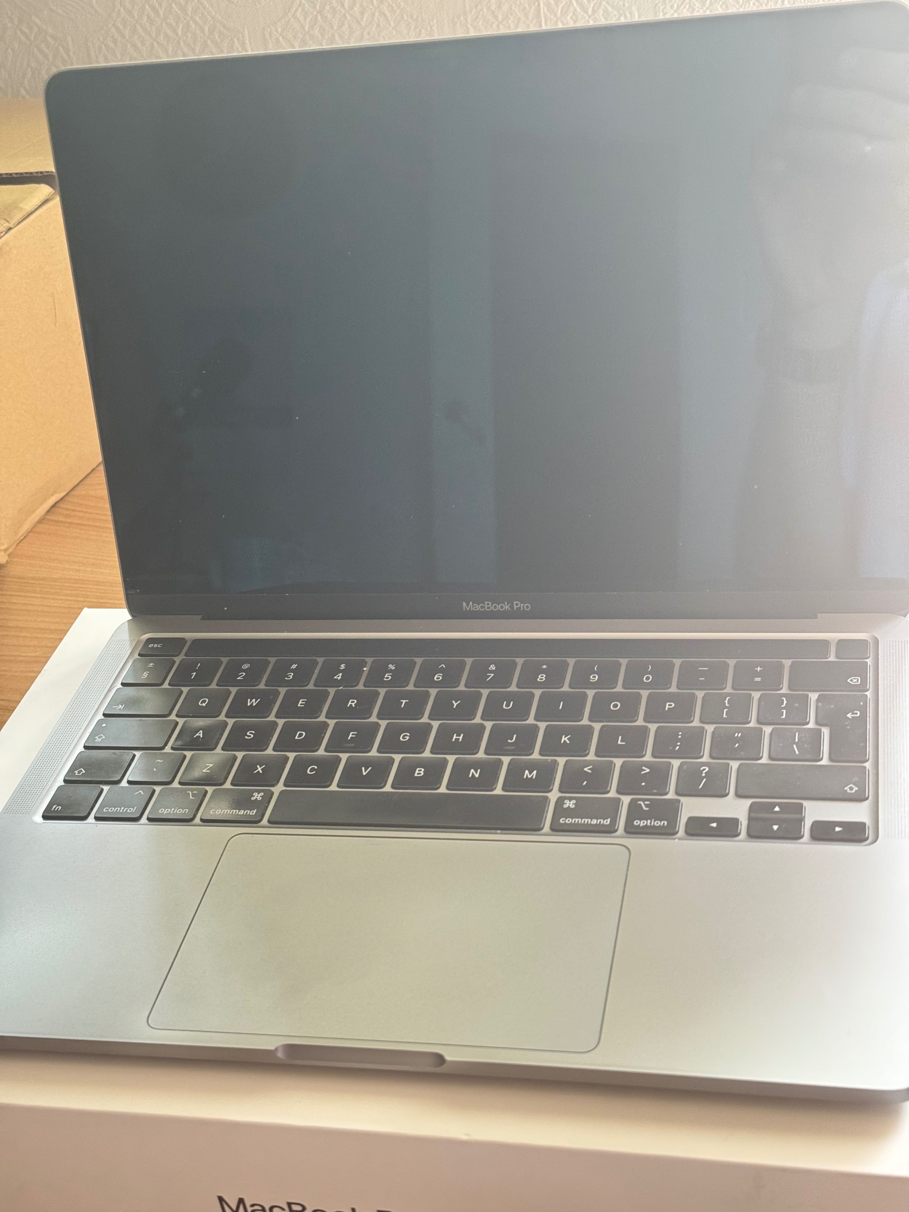 MacBook PRO 13" 2020 (A2289), 16GB 256 GB, FV 23% + przejściówka HDMI