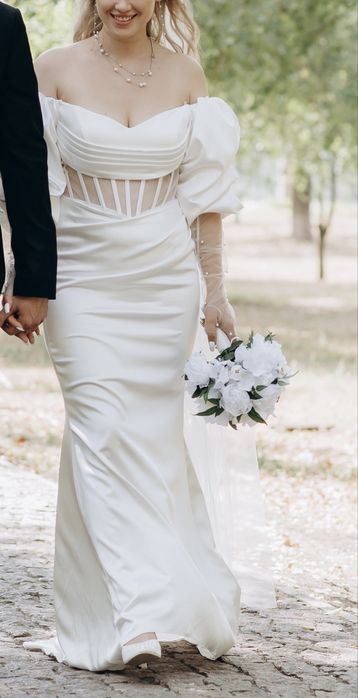 Весільня або вечірня сукня