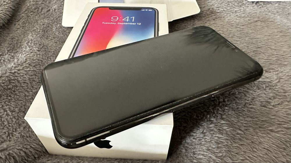 iPhone X 64GB w perfekcyjnym stanie etui Spigen