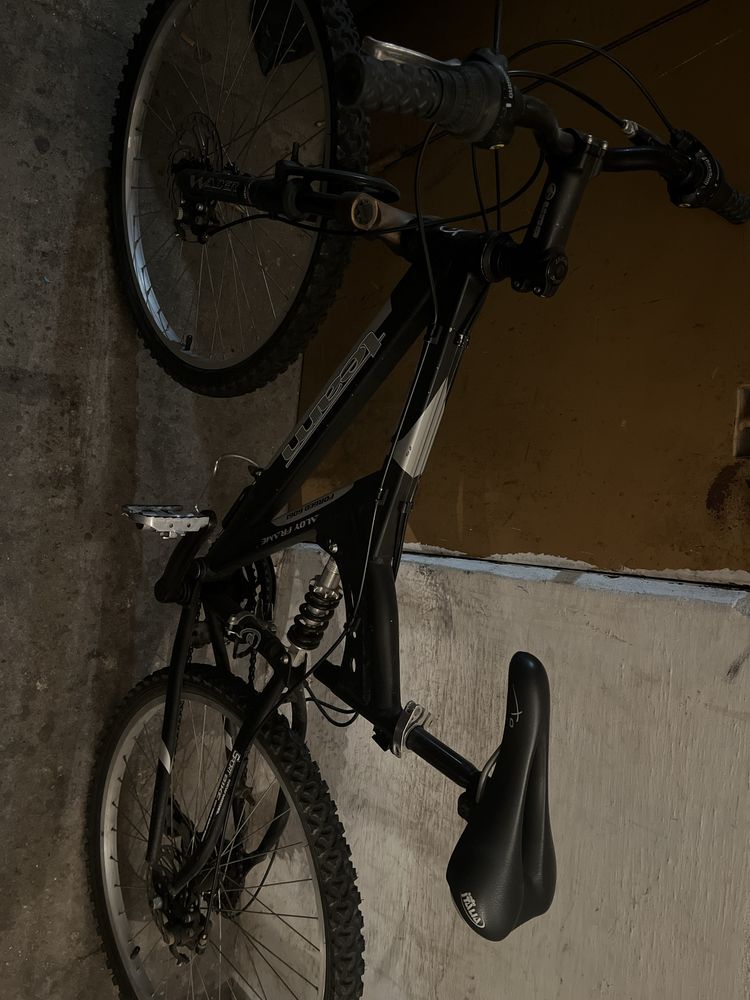Bicicleta com amortecedor central e frontal TEAM