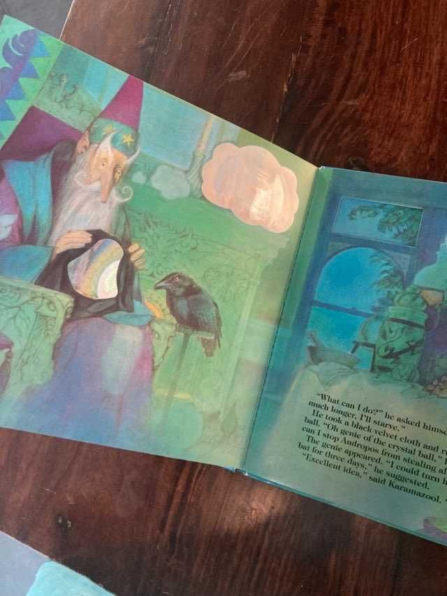 The Two Wizards with 9 magical holograms Książka po angielsku