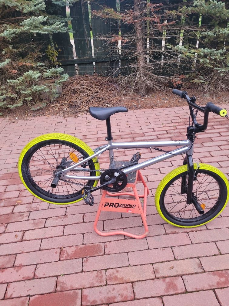 Rower BMX w stanie idealnym