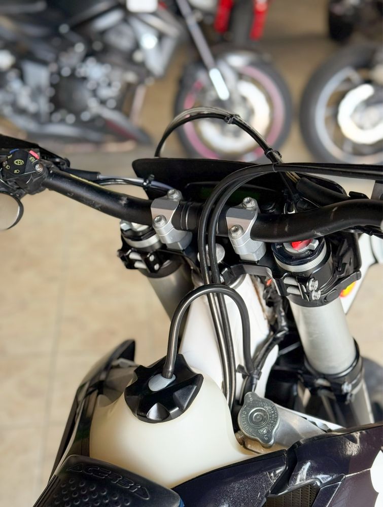 Husqvarna FE350 Supermotard (KTM Supermotard)