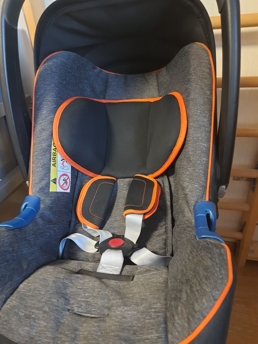 Автокрісло Britax Romer Baby-safe Plus SHR II -BR на базі isofix.