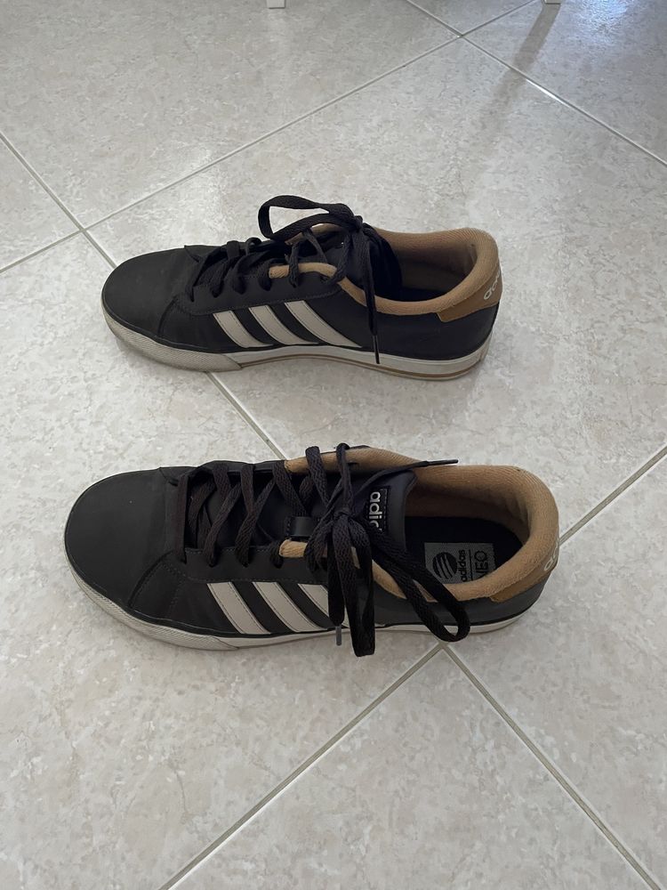 Sapatilhas Adidas Modelo Neo tamanho 42