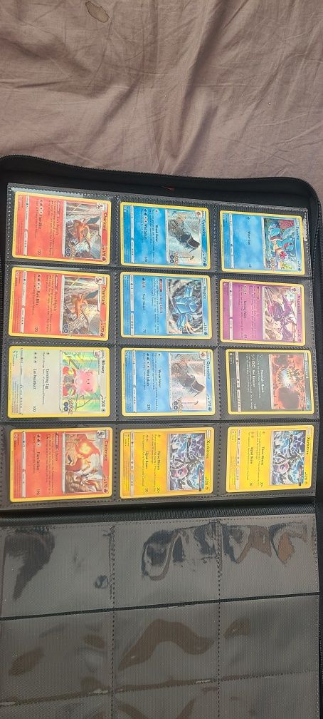 Kolekcja kart Pokemon