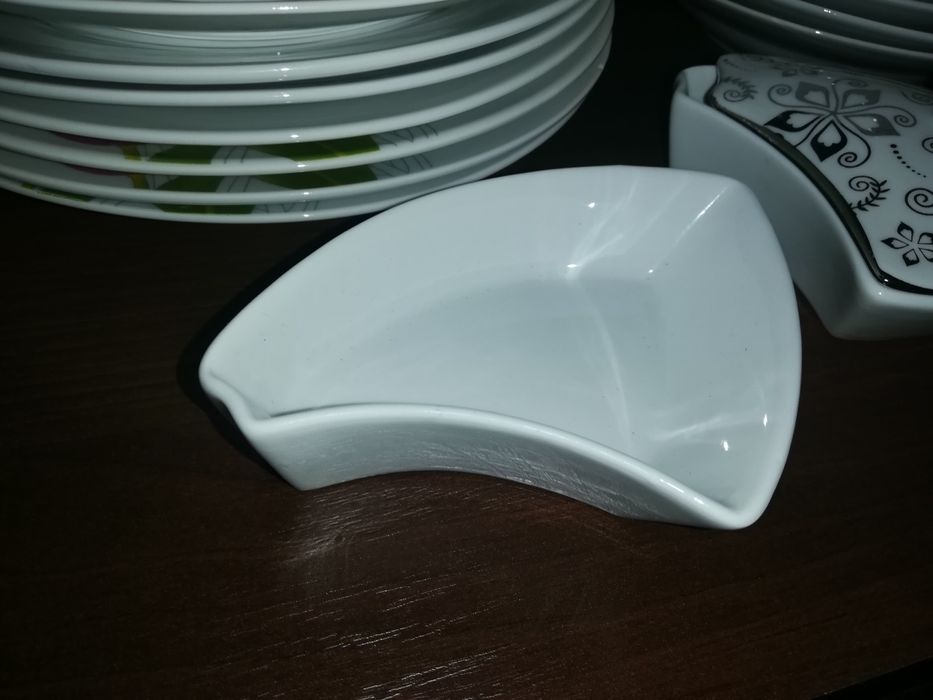 Pojemnik na sos lub przekąski