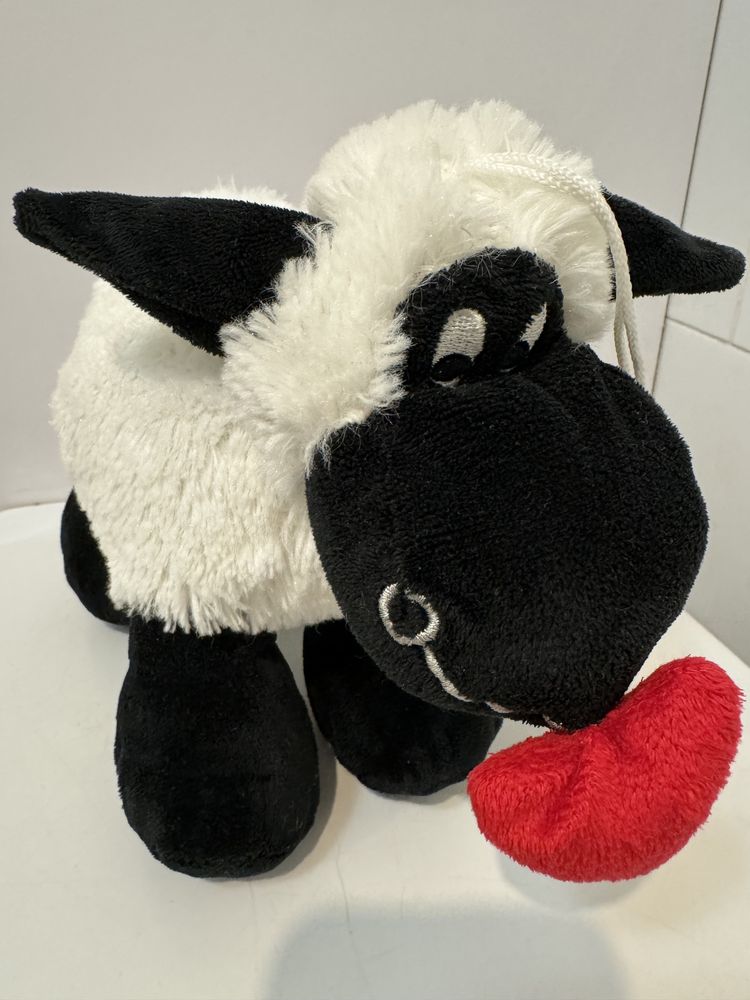 Owieczka z sercem przytulanka maskotka wysokość 23cm.