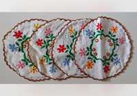 Ręcznie haftowane stare okrągłe serwetki  pod szklanki - 4 sztuki