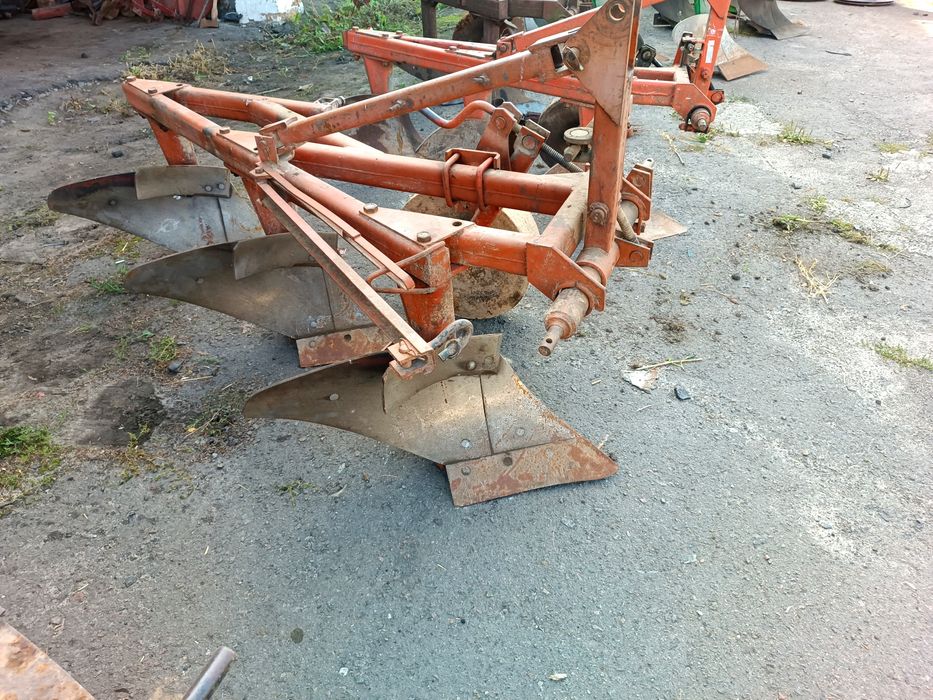 Продам польський плуг 3-30,3-35,грабалка,