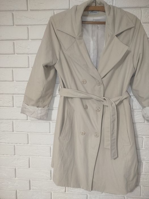 Płaszczyk damski trencz kolor śmietankowy