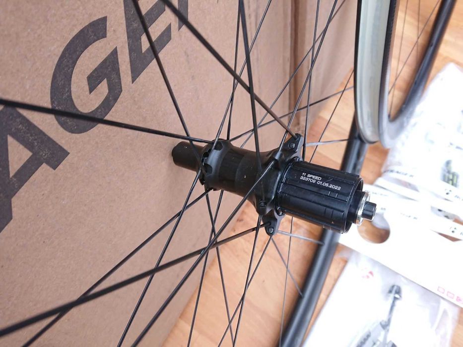 Карбоновий вілсет Bontrager Aeolus Pro 3 TLR carbon 28 з Trek