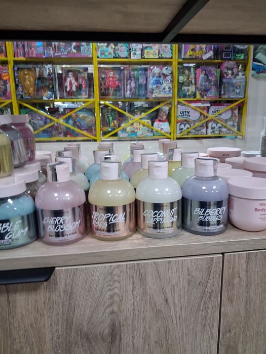 Зволожуючі гелі для душу HOLLYSKIN. Гель для душа Холіскін