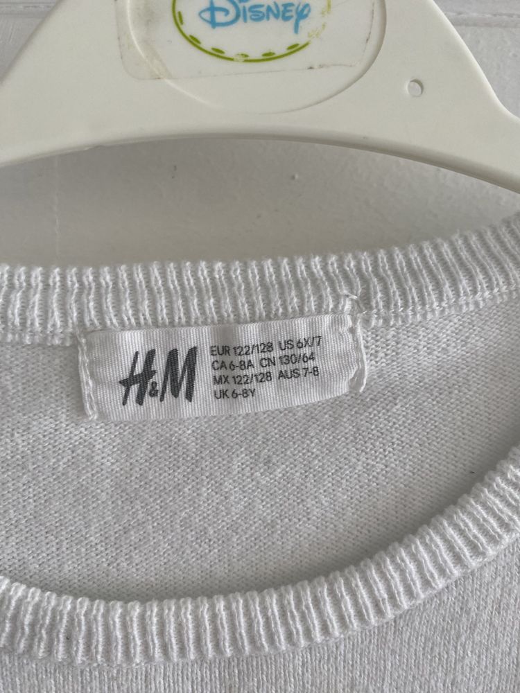 Sweterek ze wzorem choinki marki H&M rozmiar 122/128
