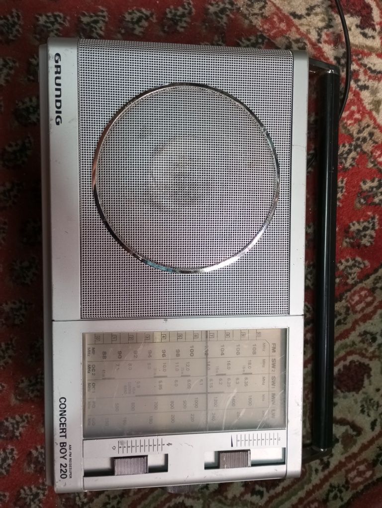 Radio     Grundig