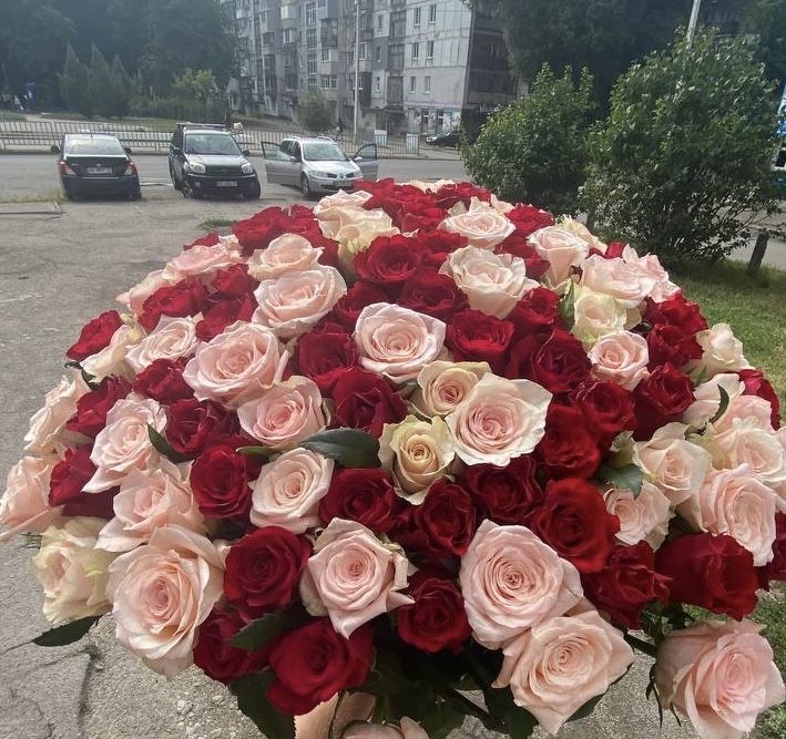 Букет микс красно-белой розы,букеты,доставка Днепр