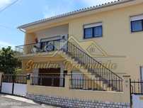 Moradia T6+Moradia T2 com logradouro