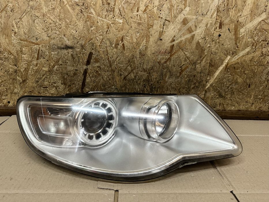 Передня права фара Volkswagen Touareg 1 Фольксваген Туарег 2006—2010