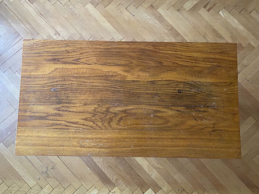 Stary drewniany stolik