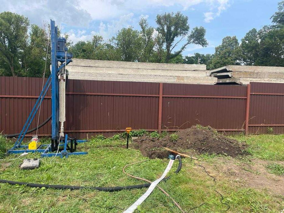 Буріння та облаштування свердловин на воду (буріння скважин)