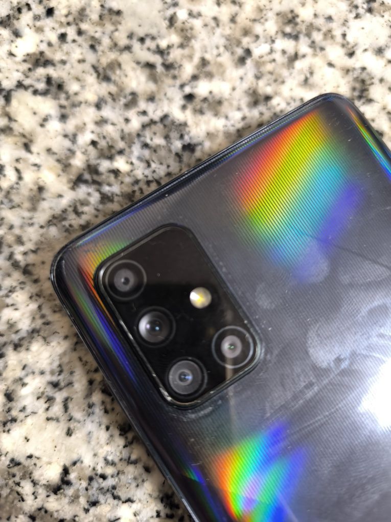 Samsung A71 (tela trincada)