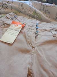 spodnie rurki w kolorze beżowym