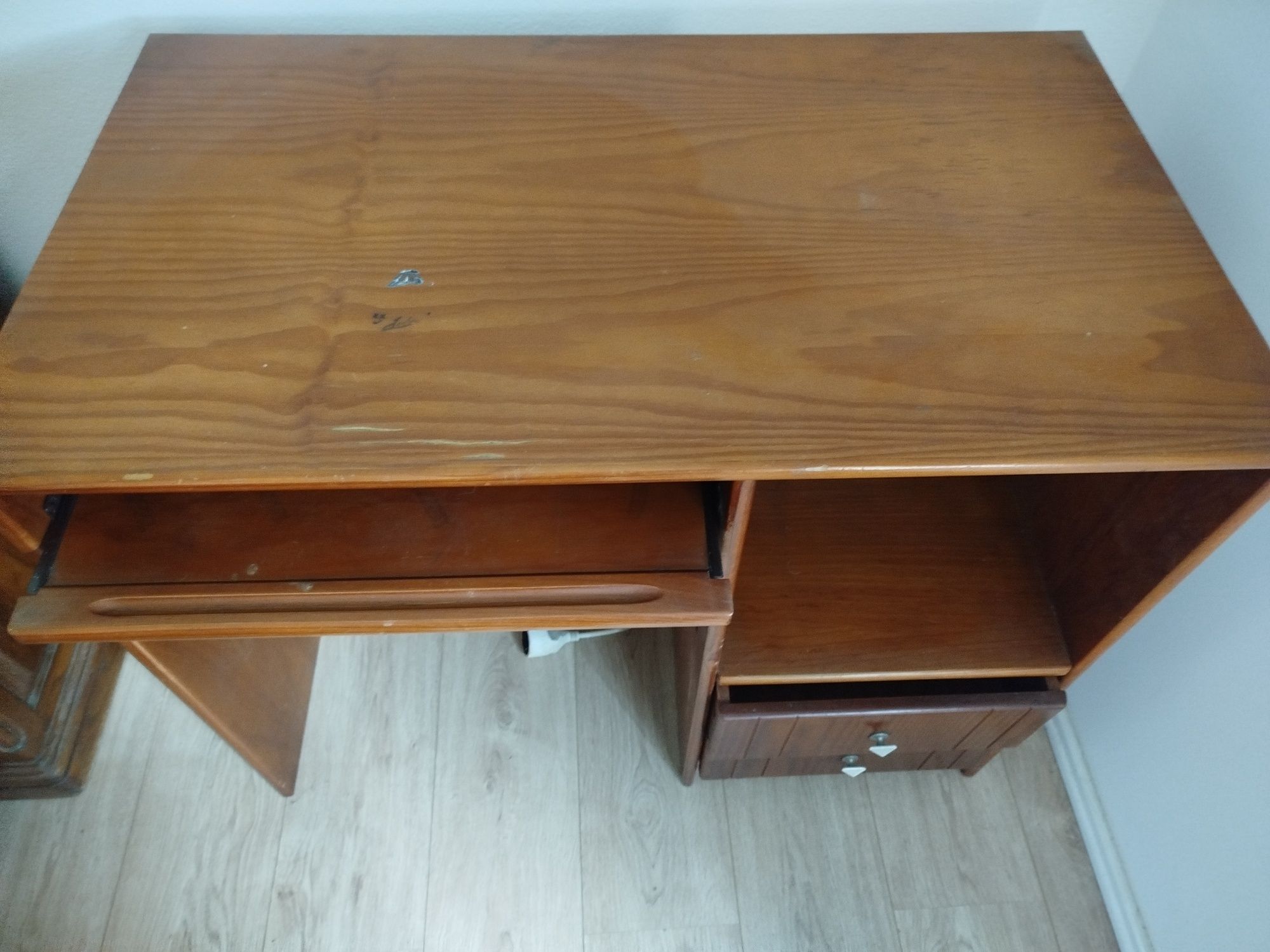 Secretaria em madeira