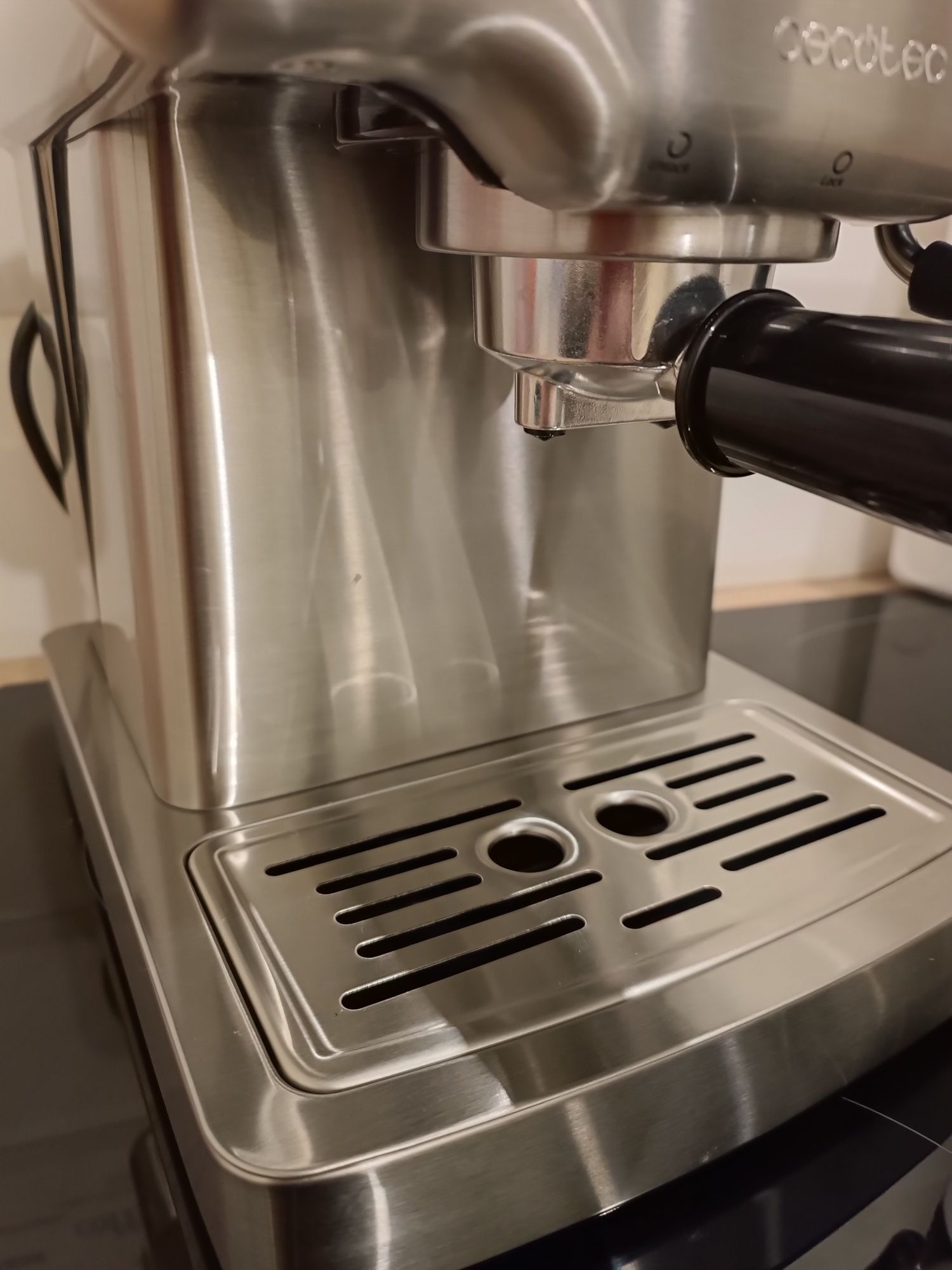 Кофемашина Cecotec Power Espresso 20 Barista Compact. Новая