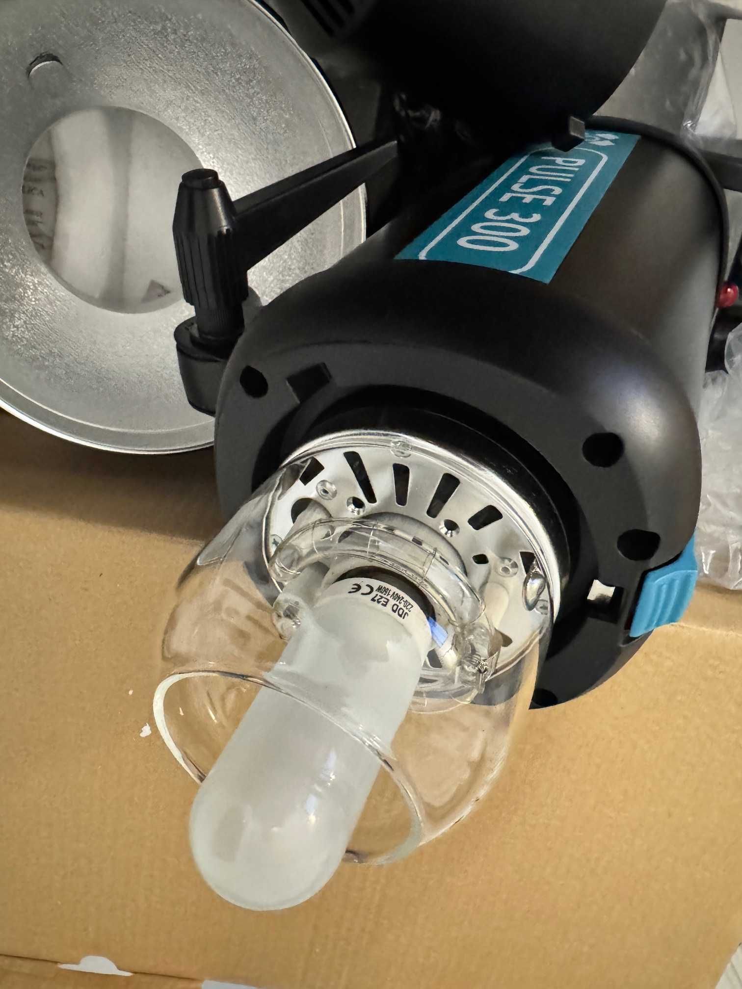Lampa studyjna Quantuum Quadralite Pulse 300 mocowanie Bowens
