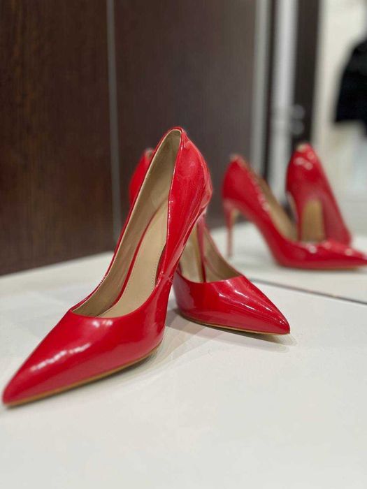 Guess лаковані туфлі на підборах, 36 р.