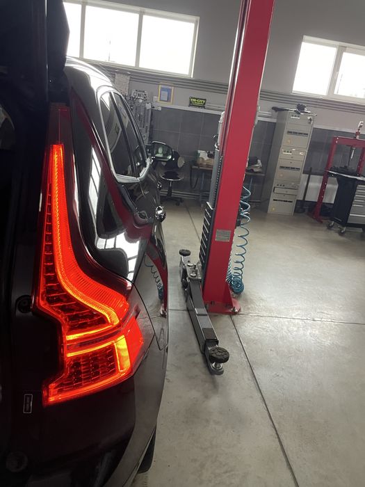 Продам комплект задніх фонарів Volvo XC 60