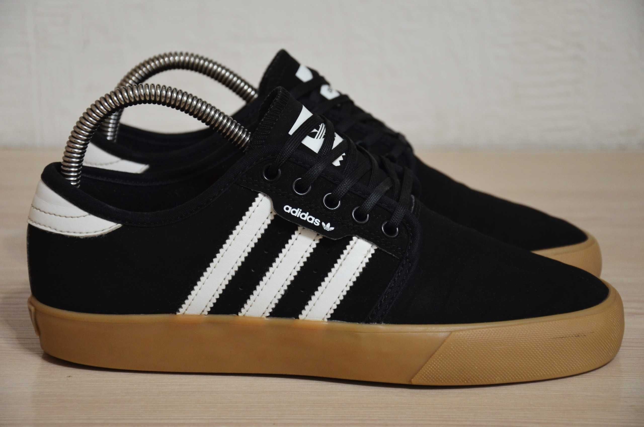Adidas .  Кеди текстильні